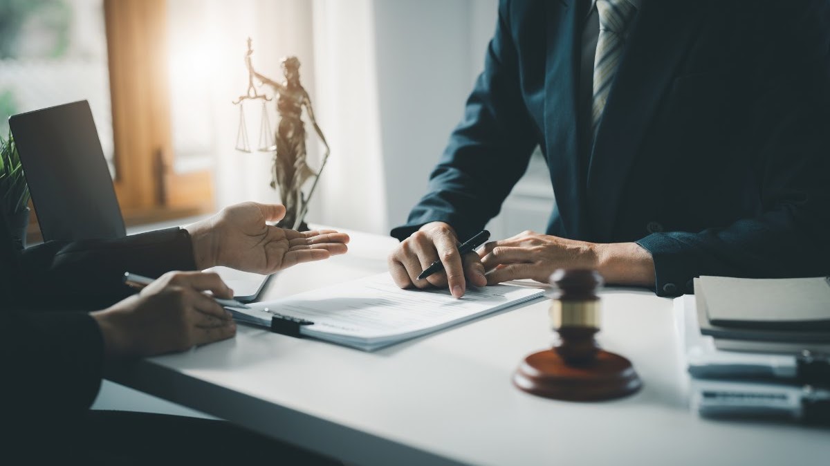 What is the average cost of hiring a family lawyer in Castlemaine?